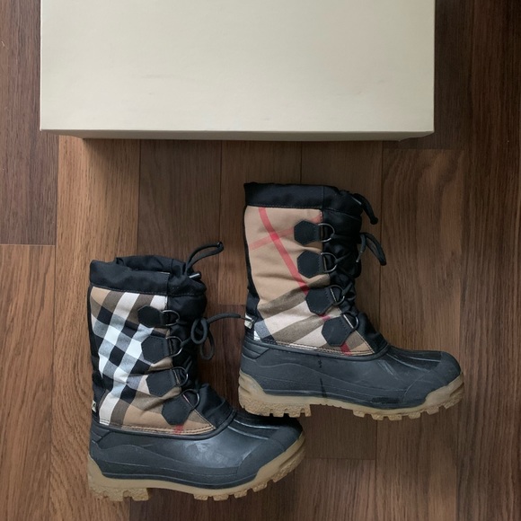 *Sold* Burberry Sorel / Winter Boots - Picture 1 of 7